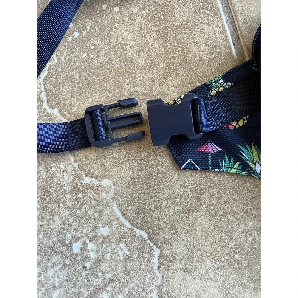 VERA BRADLEY Lighten Up Belt Bag Toucan Party Pineapples Navy Fanny Pack Travel - Picture 10 of 12